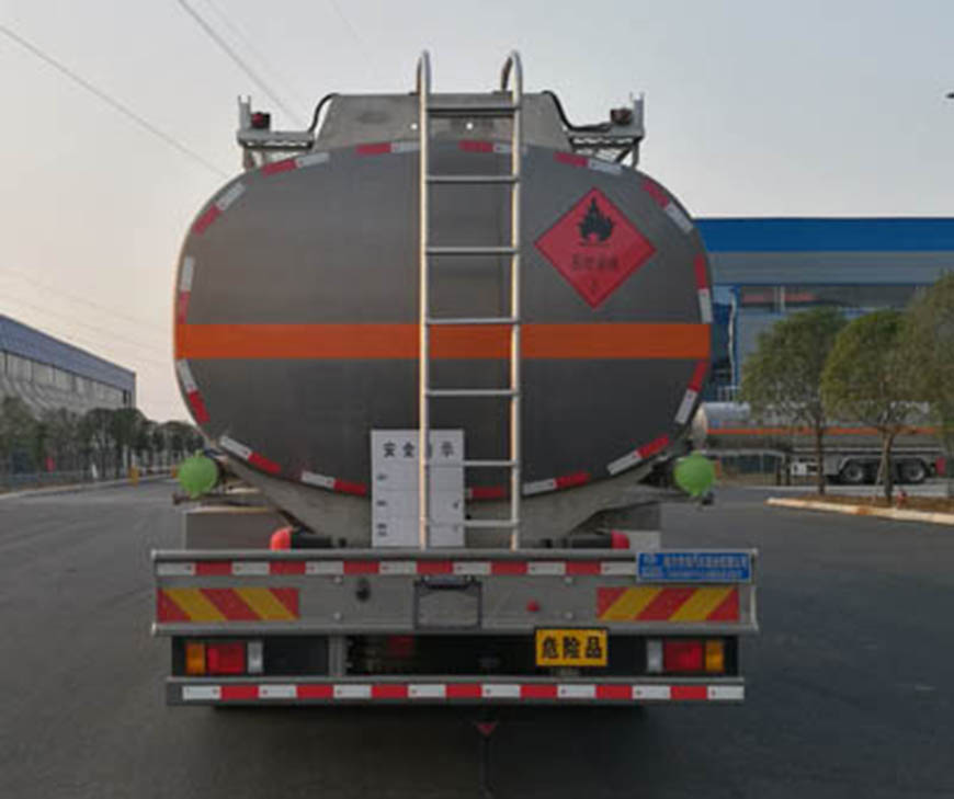 CLW5320GYYLCQ5型铝合金运油车