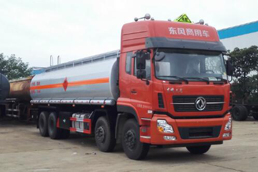 DLQ5310GYYD5L型铝合金运油车